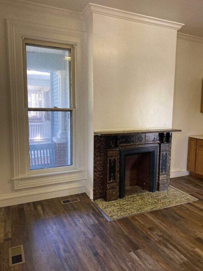 Building Photo - 525 S 9th St