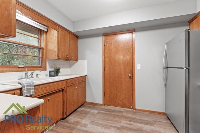 Building Photo - 3 Bedroom Plus Den Home