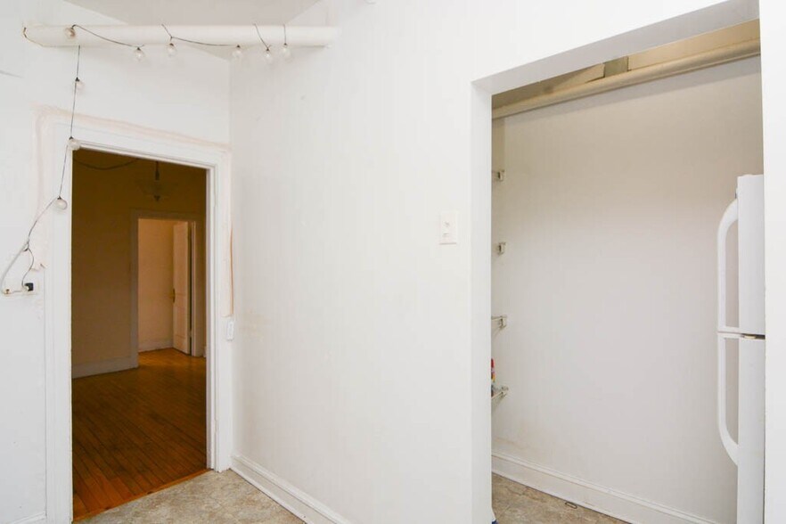 Building Photo - 2338 N Spaulding Ave