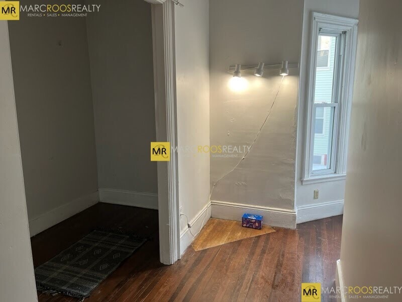 Building Photo - 70 Curtis St