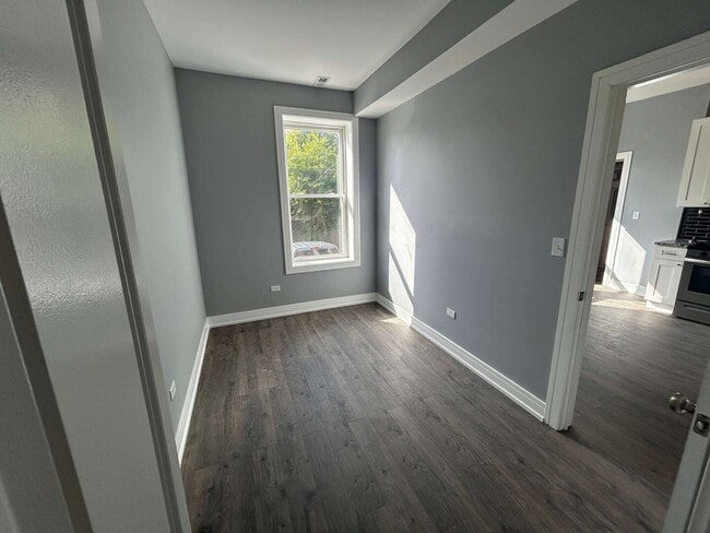 Building Photo - 1924 S Albany Ave