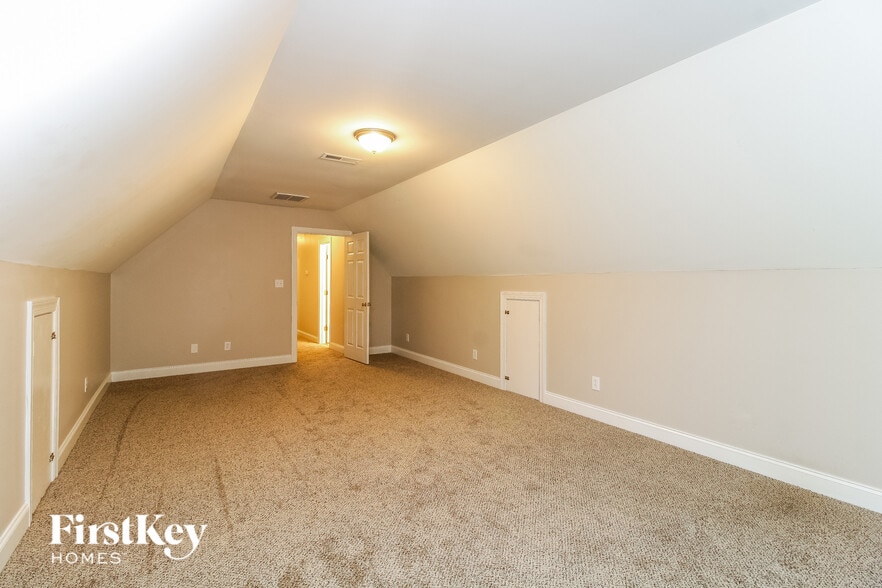 Building Photo - 7505 Summersun Dr