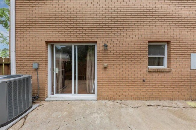 Building Photo - 4701 Flat Shoals Rd