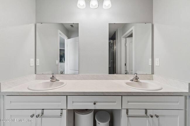 Building Photo - 49 Pasadena Dr