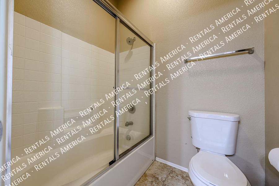 Building Photo - 2401 E Rio Salado Pkwy