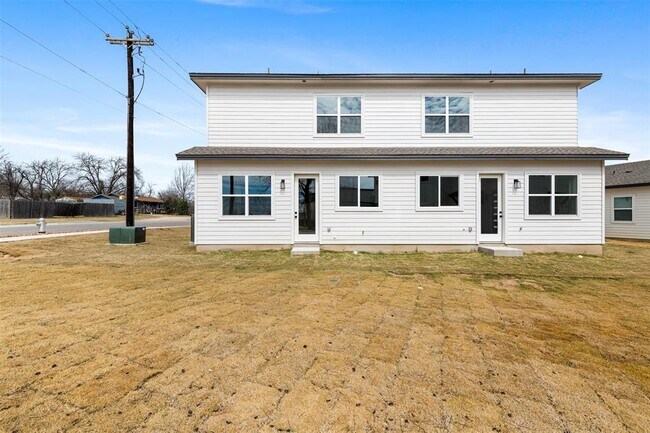 Building Photo - 302 East Dr