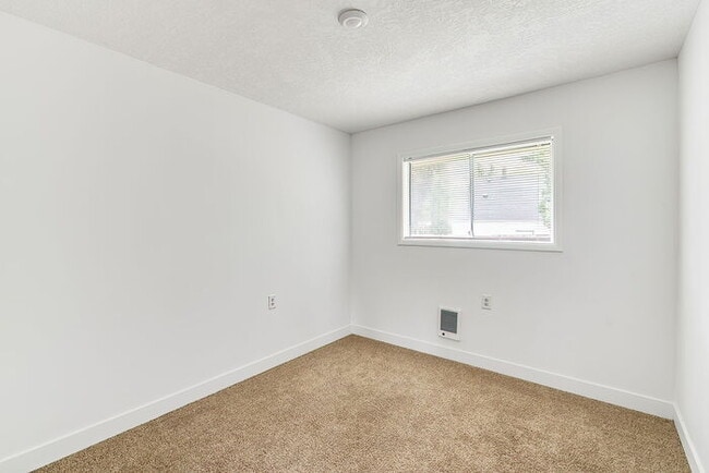 Building Photo - 2030 Ocean Beach Pl