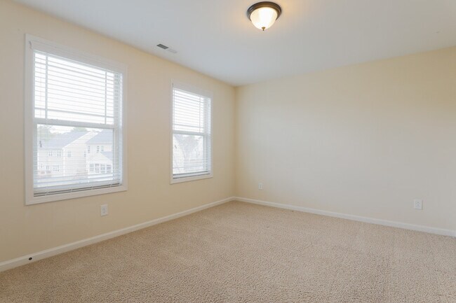 Building Photo - 1503 Hemlock Hill Dr