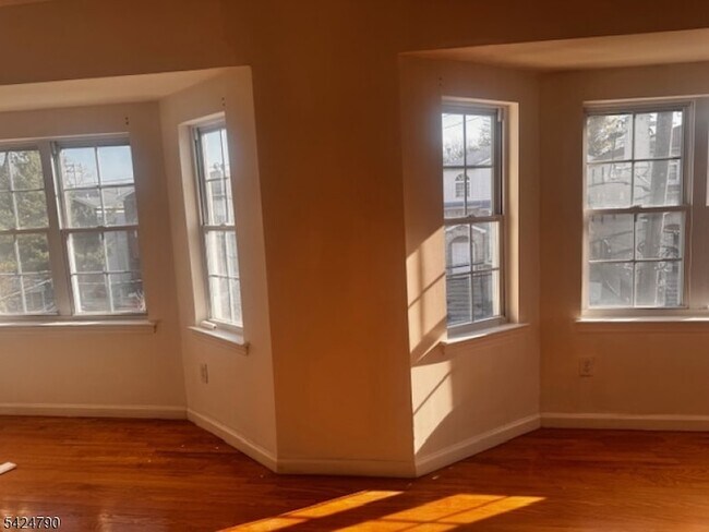 Building Photo - 81-83 Hawthorne Avenue Unit 3