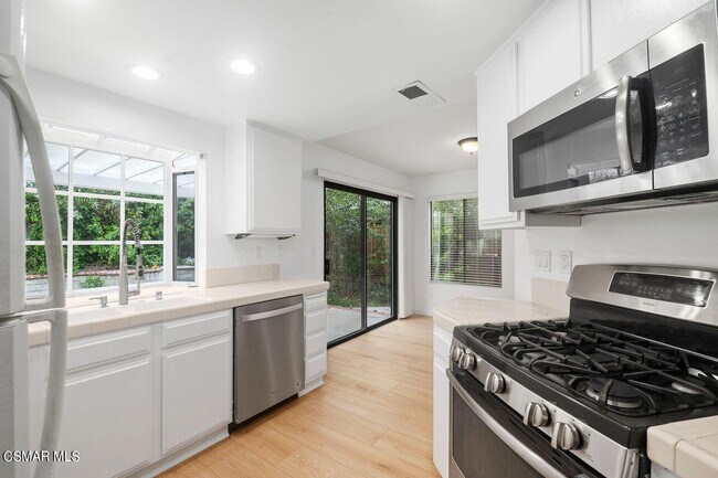 Building Photo - 4139 Lost Springs Dr