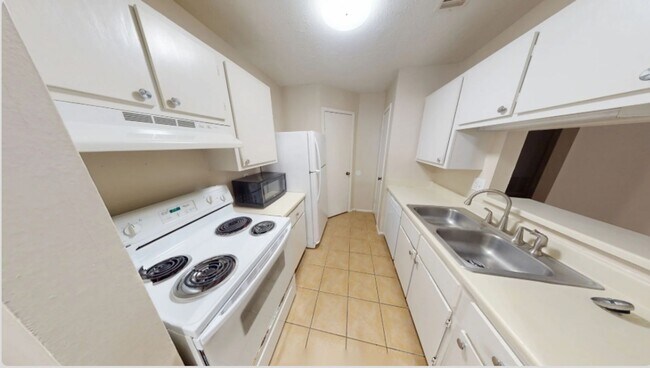 Building Photo - 1107 Verde Dr