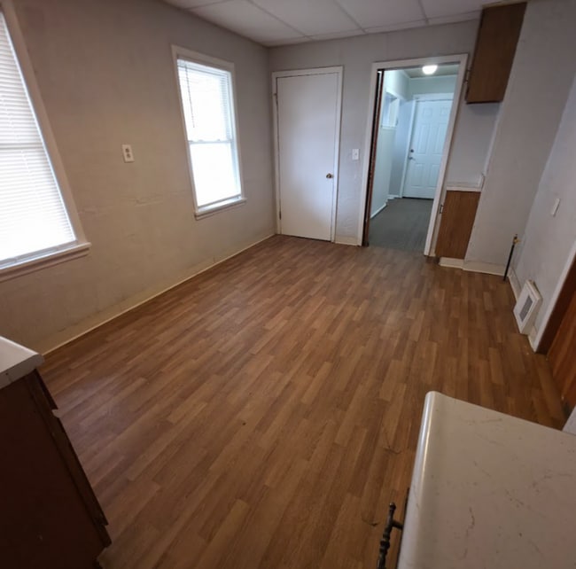 Building Photo - Single Family Home 3 beds 1 bath FOR RENT!