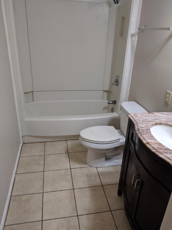 Building Photo - 474 Woodview Dr