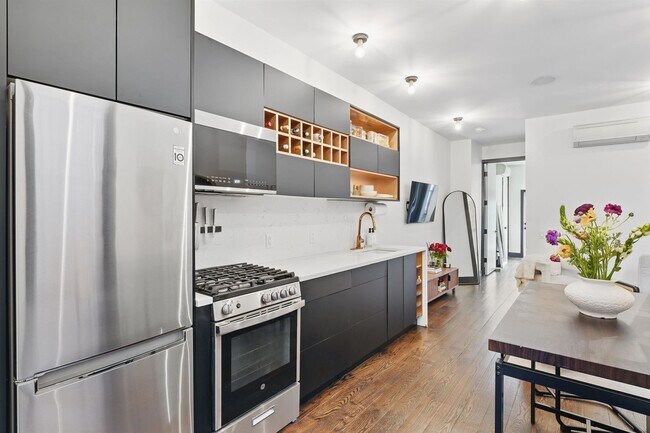 Building Photo - 43 Thorne St