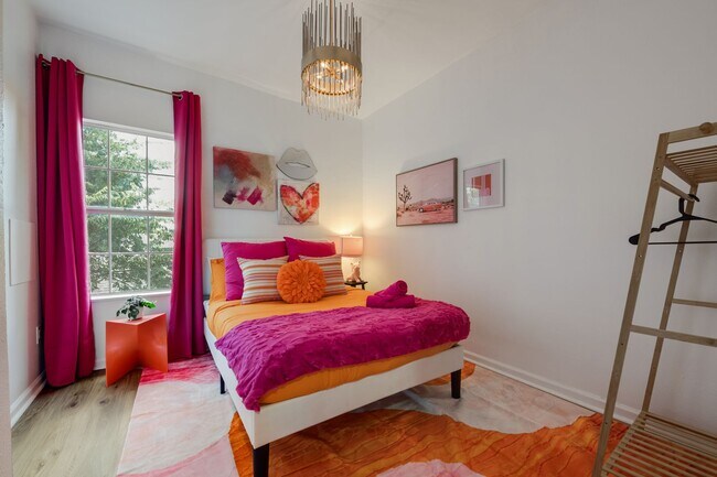 Building Photo - 5624 Eastside Ave