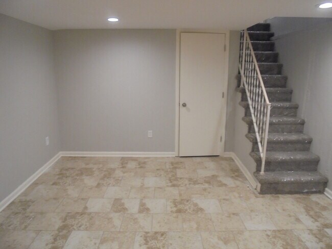 Building Photo - 1434 Walnut Dr