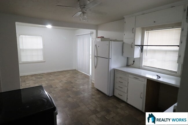 Building Photo - Enchanting Three Bed One and a Half Bath