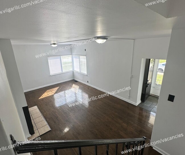 Building Photo - Newly Renovated 4 Bedroom • 2- Bathroom 3 story Home