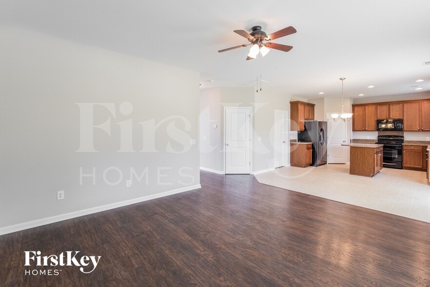 Building Photo - 200 Palmetto Village Cir