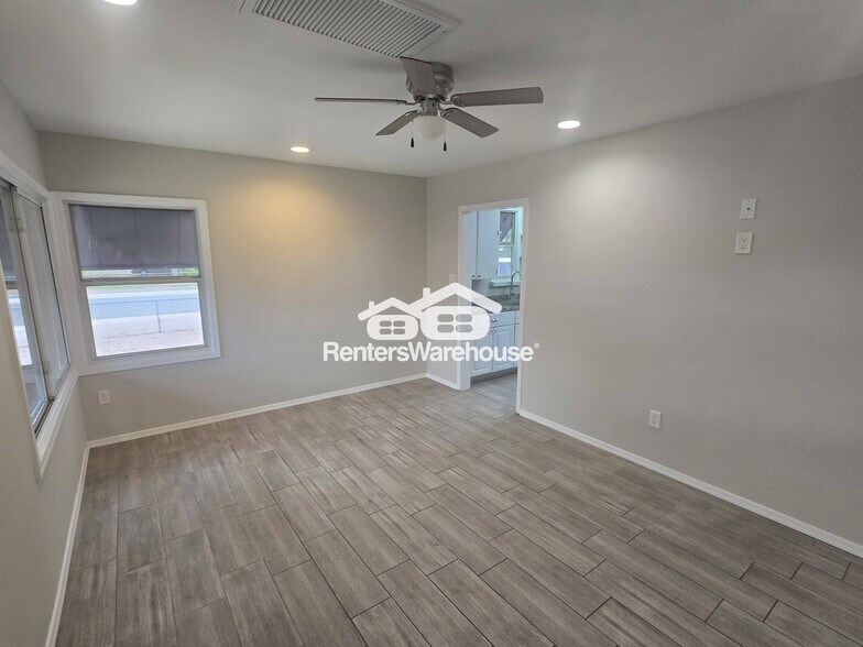 Building Photo - 1720 E Portland St