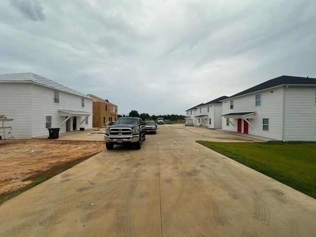 Building Photo - Country Hills Duplexes – Unit 2 | Brand-Ne...
