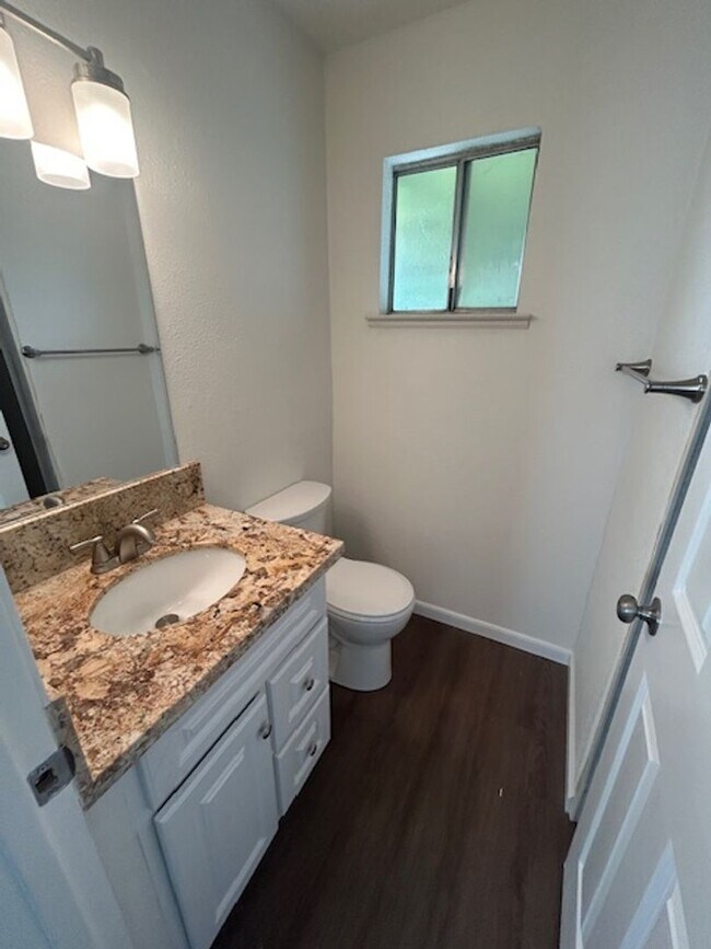Building Photo - Newly Remodeled
