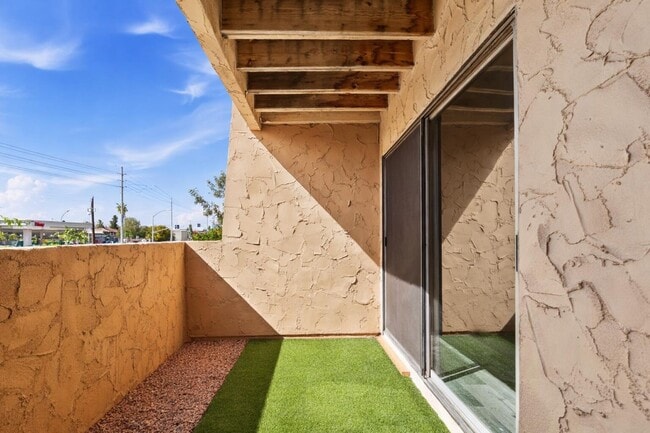 Building Photo - 8055 E Thomas Rd