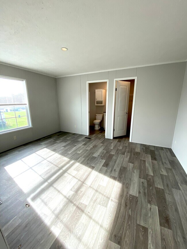 Building Photo - 2128 N Sheeran Dr