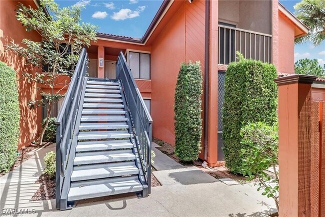 Building Photo - 124 Cypress Way E