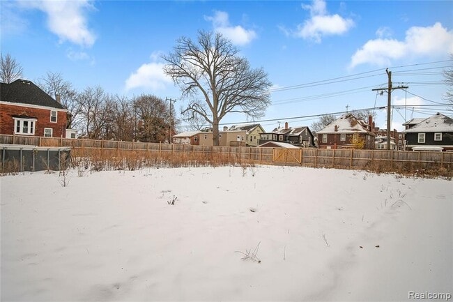 Building Photo - 671 Clairmount Ave