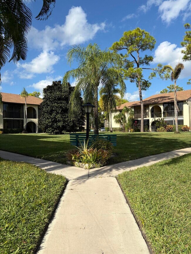 Building Photo - 330 Knotty Pine Cir