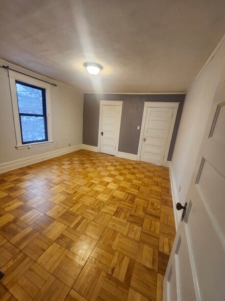 Building Photo - 796 Larpenteur Ave W