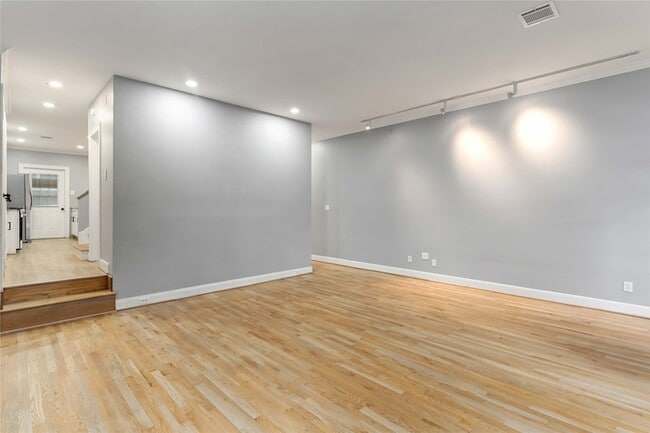 Building Photo - 2002 Fairview St