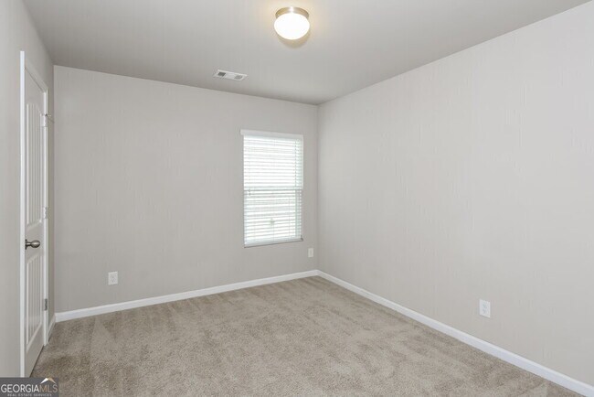 Building Photo - 618 Royal Crest Ct