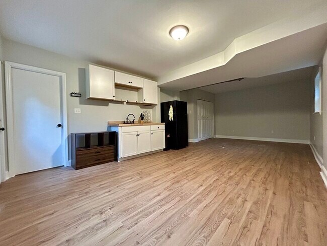 Building Photo - 5922 Amity Pl