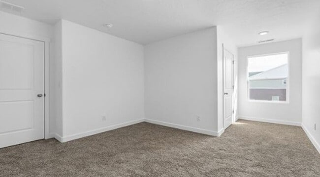 Building Photo - 543 May Dr