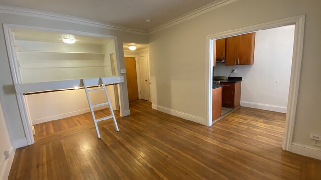 Interior Photo - Hyde Park Apartments LLC.