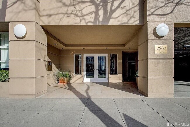 Building Photo - San Francisco Living at Its Finest 1BR/1BA w/ Parking & In-Unit Laundry