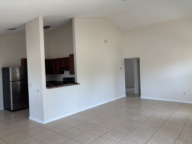 Primary Photo - 28 Spring Loop Cir