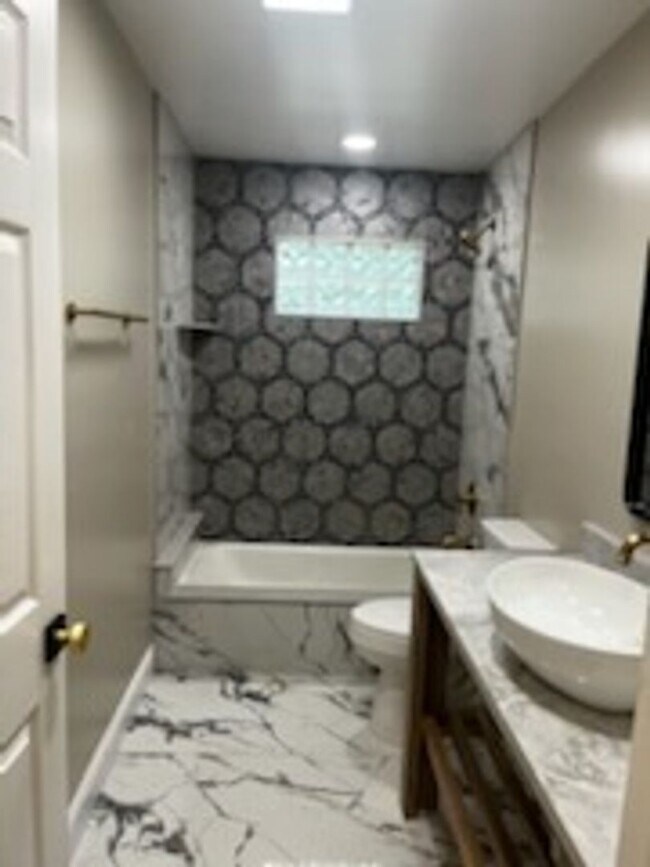 Building Photo - 367 Seitz Dr