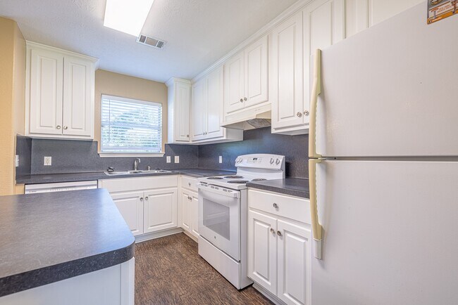 Building Photo - 16381 Many Trees Ln