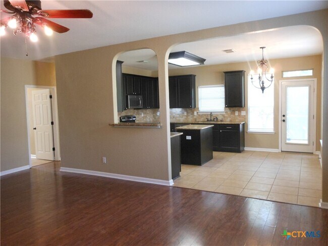 Building Photo - 2242 Lakeline Dr