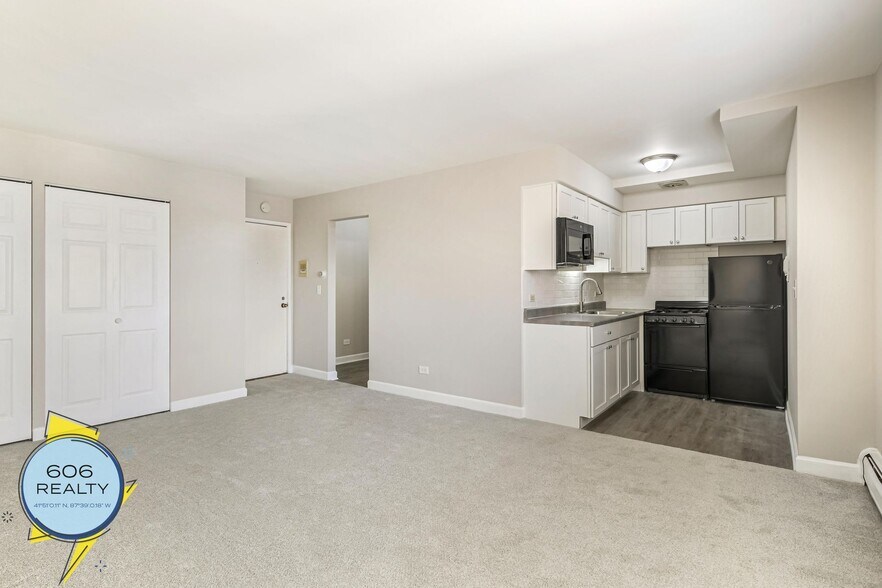 Building Photo - 3001 N Thatcher Ave