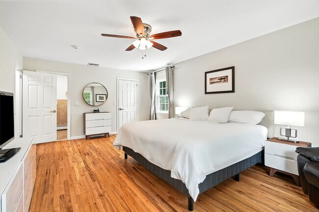Building Photo - 163 MacGregor Dr