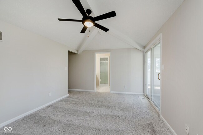 Building Photo - 3037 Golfview Dr