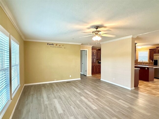 Building Photo - 831 Country Club Rd