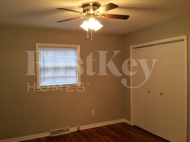 Building Photo - 2080 Bishop Dr