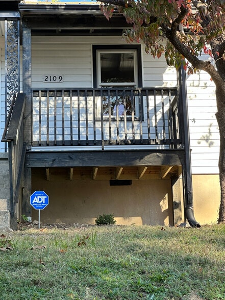 Building Photo - 2109 Colgate St NE