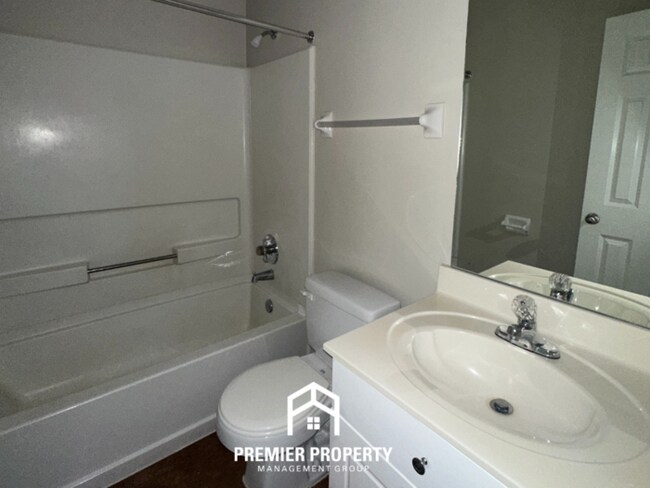 Building Photo - 1116 Sunstar Dr