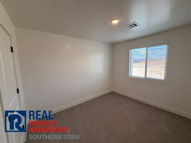 Building Photo - 5659 S Duel Ln